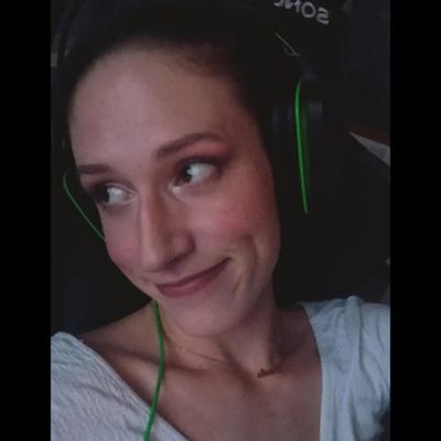 PauComiendoWow's profile picture. Si, soy un cupcake de frambuesa. 
¿Y QUÉEE?
🍋☕📖🎧