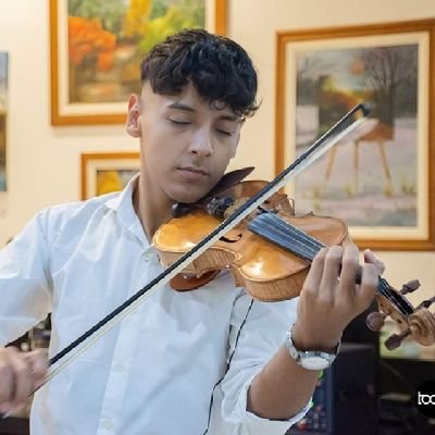 Soy violinista santafesino de 17 años, con muchas ganas de llegar lejos, hasta donde los sueños digan basta.