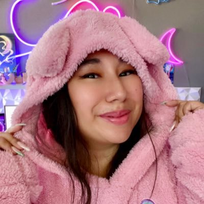 cozy kawaii gamer & content creator also known as @LizGainsExp 💞 documenting my stage 4 colon cancer journey & making it as cozy as possible 🌸