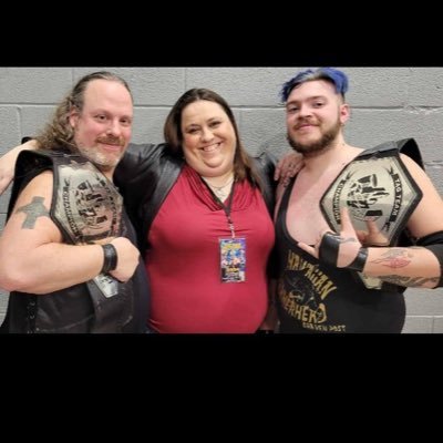A wrestling girl living her best life. Wife of Lionhart ❤️❤️ Manager of the Hawaiian Lions and JL Watson and Bobby Eagle aka the Misfits!!