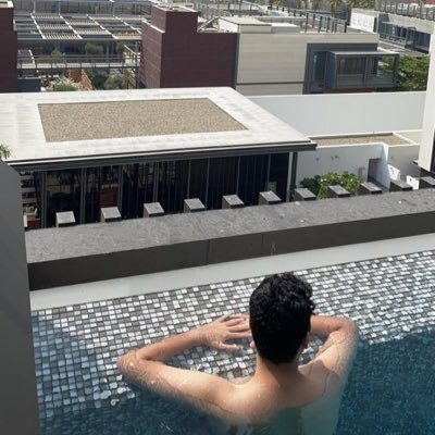 مهما ضحكنا معااك لا تمادى ..🫵🏻