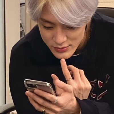 rraaiiw's profile picture. 