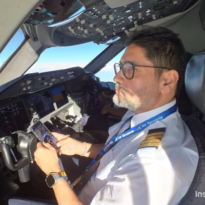 B787 captain