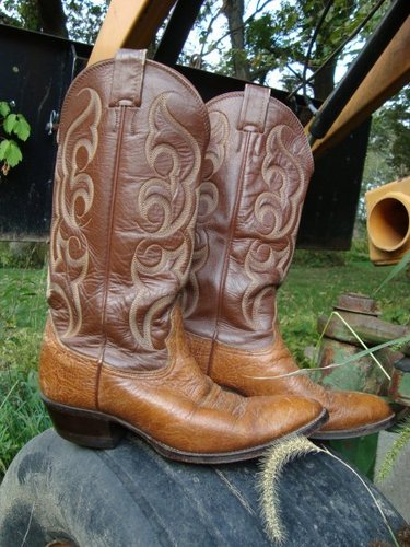 buyoldschool's profile picture. Girl.  Addicted to vintage.  Buy Old School is more than a brand and a shop, it's a way of life!  Don't buy new...BUY OLD SCHOOL™!  :)