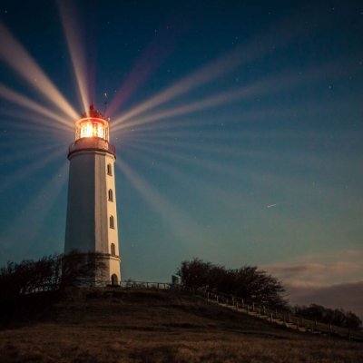 Phare qui illumine votre existence. Toujours extrêmement pertinent et drôle. C’est l’essence même de mon compte que de diffuser la sagesse. Sa Phareté.