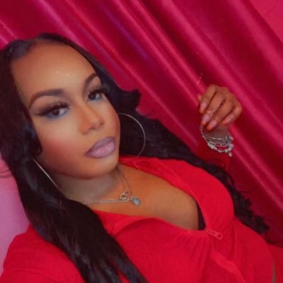 - Hey Gorgeous! My Life's Your Entertainment You Watchn' While Im Living! Instagram: sittnprettydoe SnapChat: sittnprettyduh