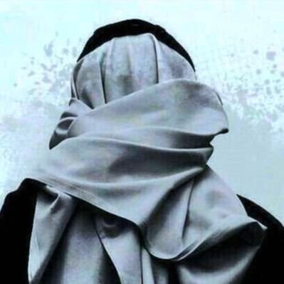 إياك و الخضوع لضعف عواطفك
كن قاسياً و صلبا
عوّد ذاتك على الوحدة والصدمات
حتى لا تشعر بالإنكسار فلا شيء يستحق تحطيمك.
