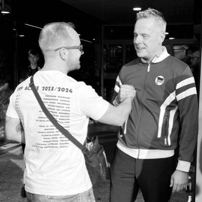 Unbezahlter #Fahnenträger | 4fach Papa | Mitglied @herthabsc @FKOstkurve @Fanhilfe_Hertha @1892hilft und @axelkrusejugend #hahohe
