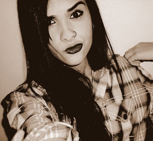 　 Toda positividade eu desejo a você
　 　 Pois precisamos disso nos dias de luta. ♪

Paz, Positividade.. Resistência!

　 　 　Livrai-me de todo mal, amém.