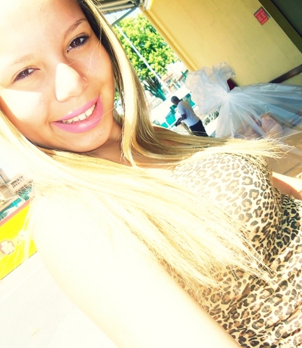 Leonina, bipolar, 15 anos .. não importa como eu sou, você vê oque eu quero que você veja! Foco, força e fé .
