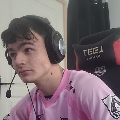 21yo • 🇫🇷 • PC Clavier/Souris 👀 Compétitive player for :