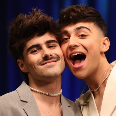 Cuenta martinista y maja.
Es una cuenta fan, NO de noticias, comparto y difundo playlists diarias para Martin y Juanjo.