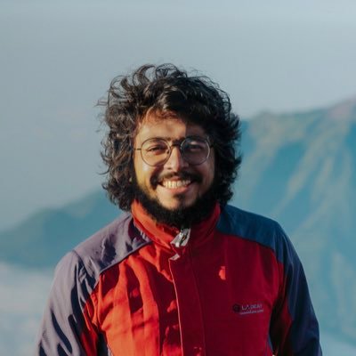 ameersic's profile picture. semua tweet nasihat untuk diri sendiri.
