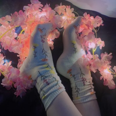 Angel feet 🪽4 UK/6 US 🩰 23 y.o.💘Custom pics & clips 📷 Video calls 🍰 Approachable and easy-going ☺️