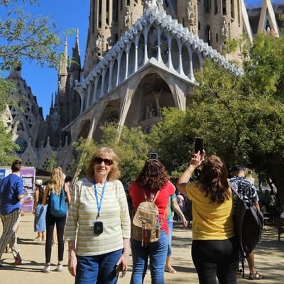 Egresada del IPA. Profesora de Historia.