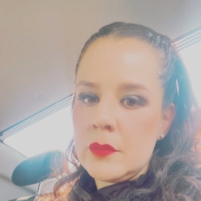 Nací cansada y chueca, amante de Freud, Cioran y Sabines. Mamá de Greco, Lorenza, Ramiro y Roberto. Periodista.Antes Televisa y CFE Hoy MVS Opiniones personales