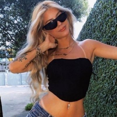 juphbt's profile picture. o sol na pele é surreal baby | 🐈‍⬛💿✨