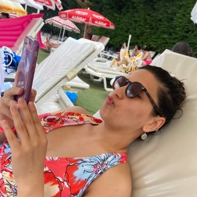 aysenrozkann's profile picture. ueah