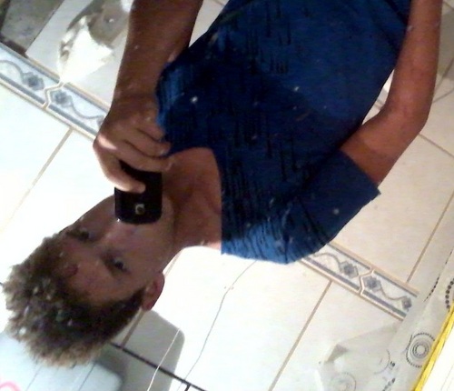 Tem gente que acha que eu sou louco ...
eu não ligo ,porque , tenho a certeza de que sou MUITO PIRADO  :P