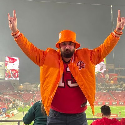 A guy who wears a dolphin suit! Variety Streamer, anime, sports. Go Bucs!!!!!! Click here https://t.co/v0n6avMTjr