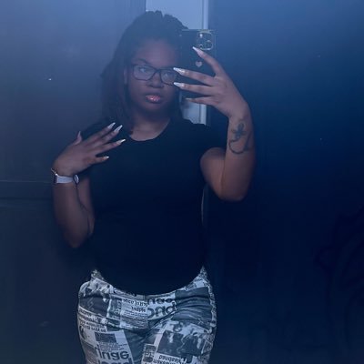 x_honeybunches_'s profile picture. Your favorite anime watching, meme sharing Momtrepener 😈😎