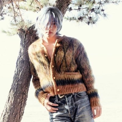 Denisse7145's profile picture. In the magic shop  * waiting*