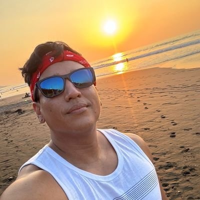 viajero de cuerpo y mente ✈️🛥️🚶‍♂️🎒
Mi fin último la felicidad! ⬆️🆓🎵
Protector de la Madre tierra!!💡🇸🇻🌎