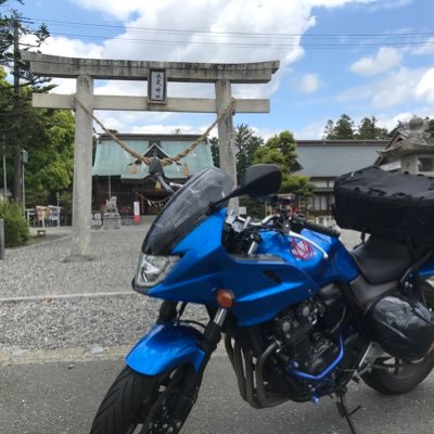 バイクと馬とガレキのアカウント。バイク:CB400SB 名前は適当につけました。マーチャンに狂わされた人。最近、コスプレの撮影を始めました(機材:lumix G9＋ストロボ)