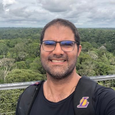 Aficionado por esportes, rock e reggae. ECVitória de coração! Não ao futebol moderno!