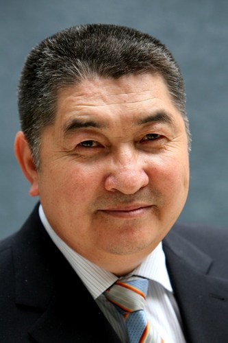 Born 1959, a Kyrgyz historian and journalist. President of the Kyrgyz History Society (2012)