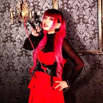 ün:lyric-アンリリック-(@unlyricofficial)とA labo club.(@Alaboclub)の真ん中で歌う酒カス女。ナレーションもするよ。 声のお仕事も募集中。肉と芋と酒が好き。酒は好きだが強くない。喋るとぽんこつ。猫ちゃんがお家にいます。