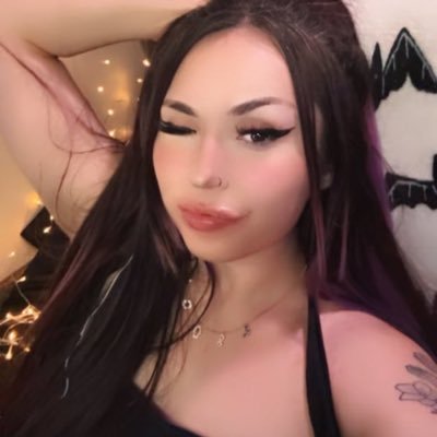 @nsfwbrii ♡  | twitch osrs streamer | https://t.co/ucUhjoq9TL🌶️⛓