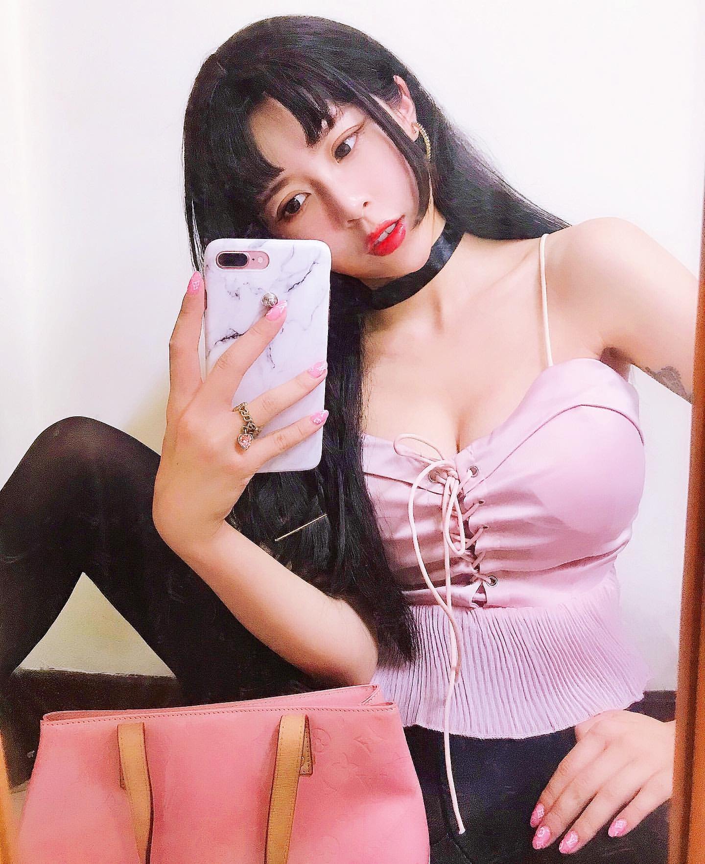 chon_ayaka28988's profile picture. 私は時間を重んじ、心の平和を追い求めています。過ぎ去った日々を振り返り、未来への希望を持ちたいです。