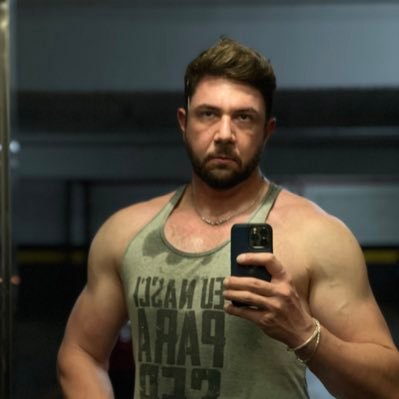 RenatoZanoni8's profile picture. De bem com a vida! Sonhador é determinado a conquistar tudo o que almeja!