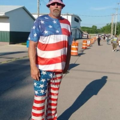 TomFooleryOhio's profile picture. Love the miracle
Live the miracle

Stop listening to p.h.d start listening to G O D