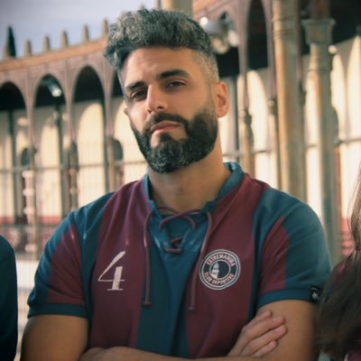 Amago de futbolista frustrado de pacotilla ⚽️. Streamer pésimo pero con ilusión 📹🖥️🎮. Intento patético de influencer a la vejez 📸👨🏽🦳.