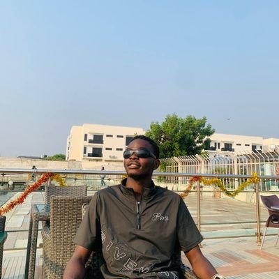 Tech enthusiast, blockchain lover🥰 and web3 developer (React | Next | solidity)