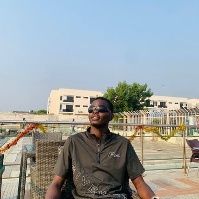 Tech enthusiast, blockchain lover🥰  and web3 developer (React | Next | solidity)