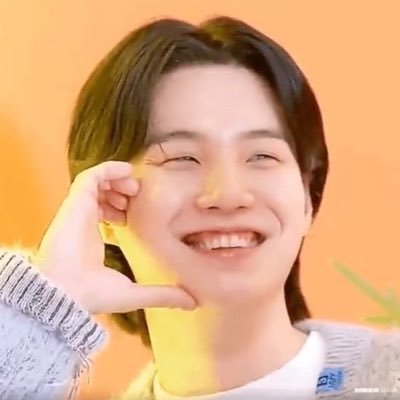 U2WgV5SLVJSx0es's profile picture. ユンギの笑顔を守りたい。🐱がいつまでも幸せである事を願ってます。みなさんのツイート、楽しく見せてもらってます。