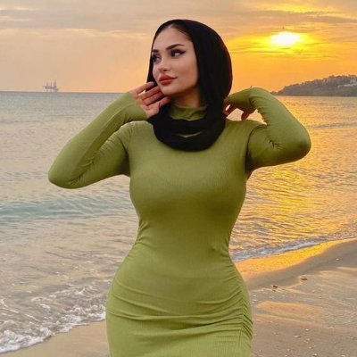 zeynepdemek's profile picture. masaya çık tepin istersen