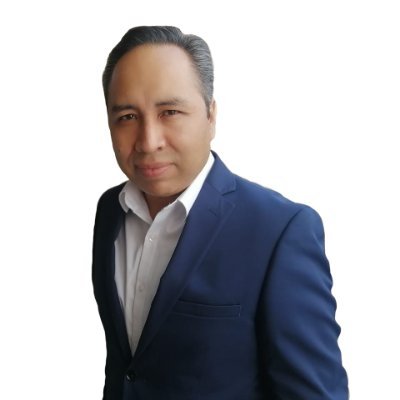 Comunicador radiofónico, dirección Informativo NTR Puebla en W Radio 1280 am de L-V 9-10 hrs. Miércoles en El Sol de Puebla.