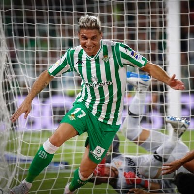 Del REAL BETIS BALOMPIÉ, PRESIDENTE Y COFUNDADOR de @pbtwbetis 💚🤍

De Cruzcampo, de langostino de Sanlúcar, de torrijas y croquetas,también de Gyntonic.