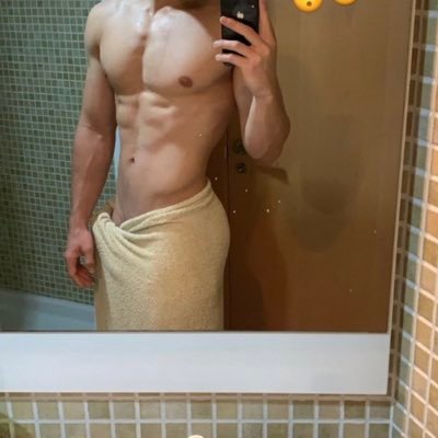 alexzharrison's profile picture. Soy tal cual los videos , me interesan pasivos jóvenes, delgados, atléticos,de gym o twinks , si cumples con esos requisitos escríbeme