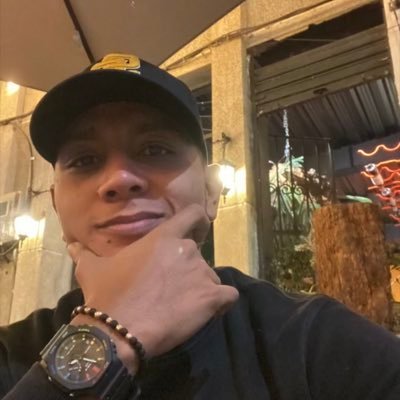 HolArturo's profile picture. sw