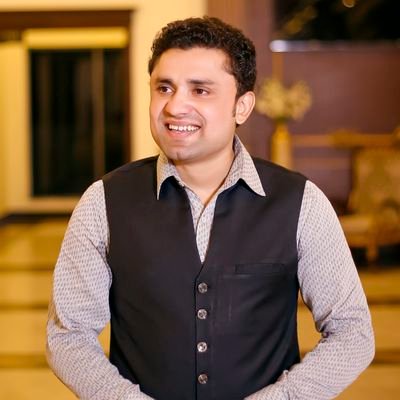 جھکانا سیکھنا پڑتا ہے سر لوگوں کے قدموں میں
یوں ہی جمہوریت میں ہاتھ سرداری نہیں آتی