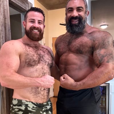 *ATL Bear Pride Apr19-21* New content on our pages Fridays! Rad Strong (46, Top) & Cosmo (32, Vers) Love a sexy time. Account ran by Cosmo. DM for Collabs!