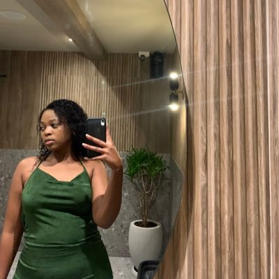 MercyConjwa's profile picture. IG: la_mercc Acquarius 💜