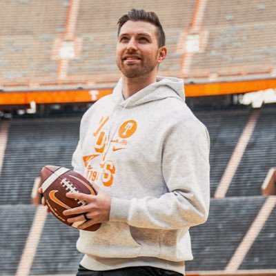 Director of Football Social Media & Creative Strategy @Vol_Football /// Passion for Sports & Sneakers