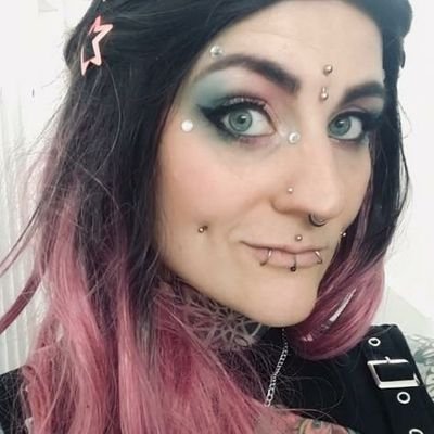 LizzLiLove's profile picture. Lizz 💖 Independent Escort 🖤 Tattoos & Piercings 💜 Queer Feminism 🌈 Sex Education 🤍 Love Love Love.