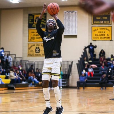 Saginaw High School🖤💛||Class Of 2024||6’4 179 Wing🏀Position: Sf,Pf|| OPS2024 Black||email: franscoleejr@icloud.com||🏀🏃🏾|| HighJump-:PR~ 6’5